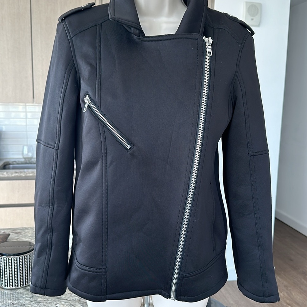 Woman’s jacket - Picture 4 of 6